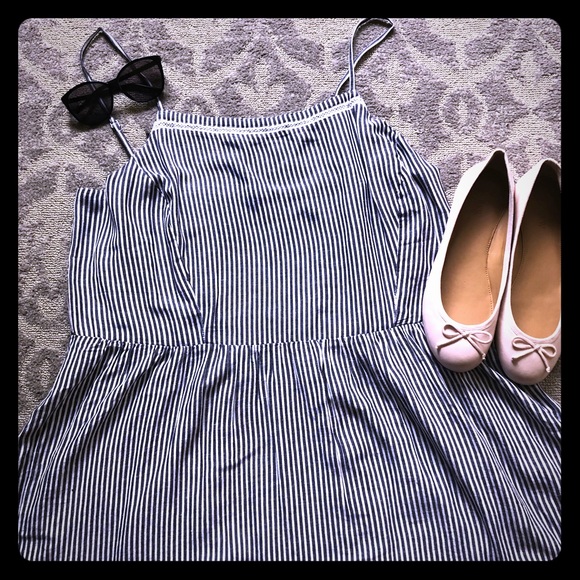💙Adorable Summer Dress💙 - Picture 1 of 4